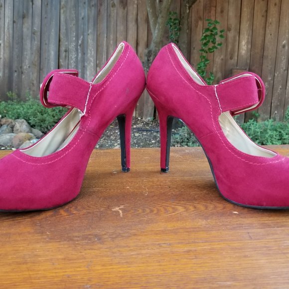 Madeline Women's Size 8 1/2 Red Faux Suede Platform Round Toe Heel with Buckles - Picture 5 of 8